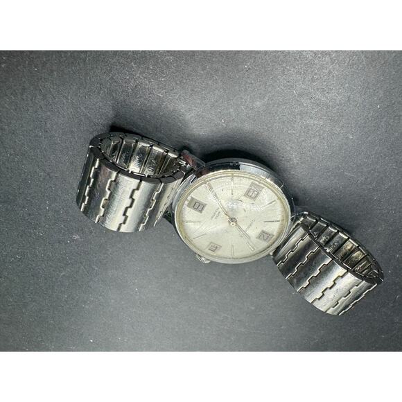 Vintage 1975 Caravelle Watch M9 Water Resistant Silver Tone 30MM Stretch Band main image 8
